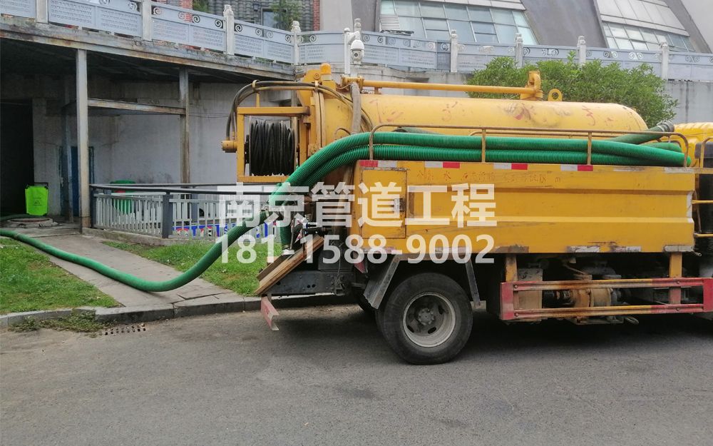 277宁康苑商场隔油池吸污